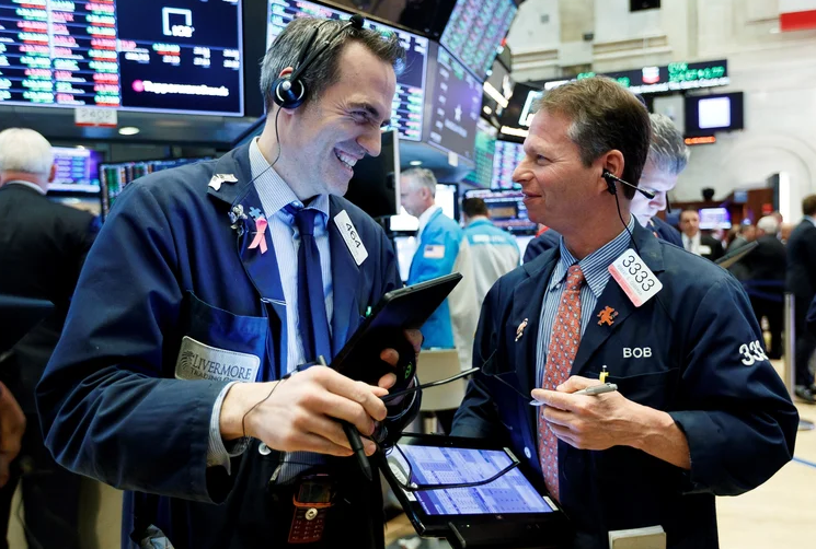 Wall Street: tras una semana dura, el Dow Jones repunta ante un menor temor a la variante Ómicron