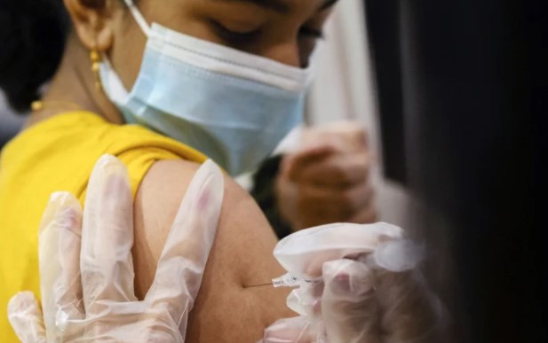 La Organización Mundial de la Salud dijo que la inmunidad de las vacunas contra el COVID-19 dura hasta seis meses