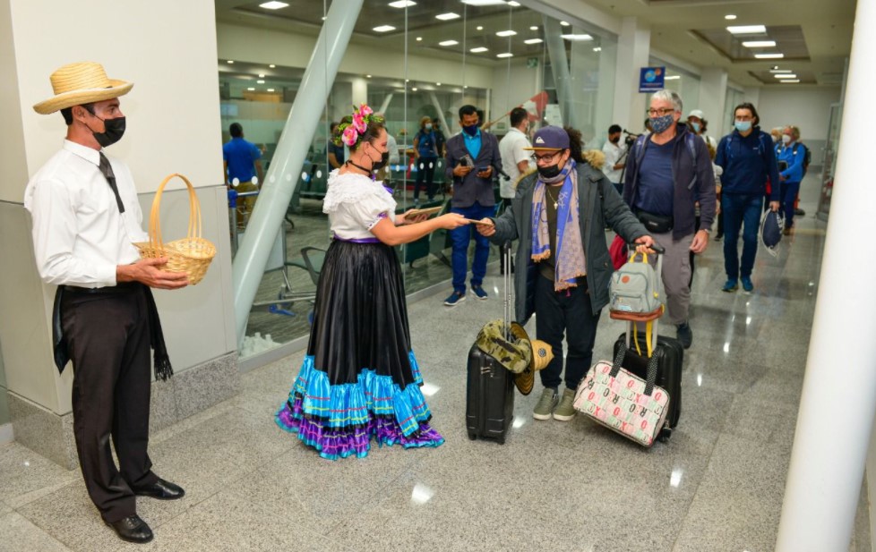 Costa Rica recuperó en noviembre a 4 de cada 10 turistas que visitaron el país previo a la pandemia