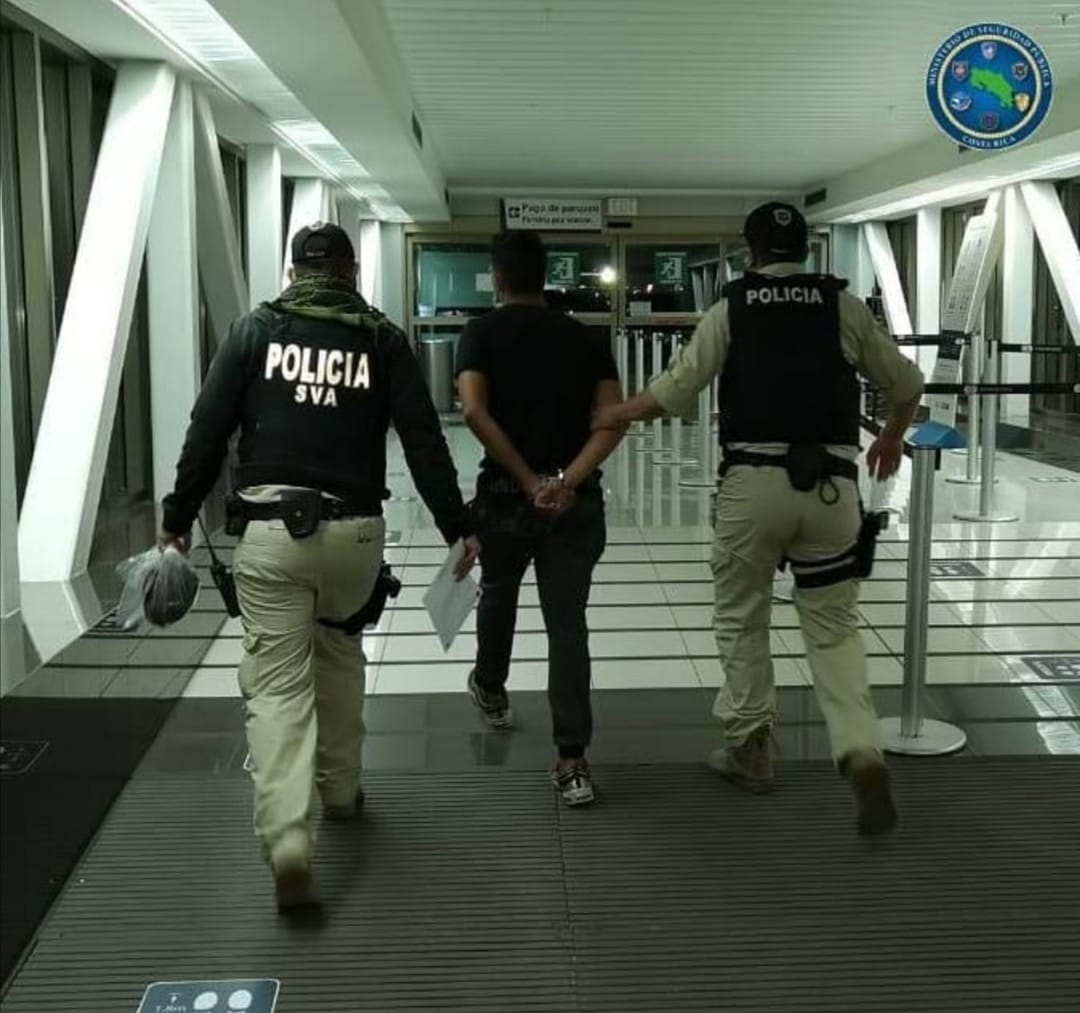 Policía Aeroportuaria detuvo a más de 500 personas por presentar pruebas PCR falsas para salir del país este año