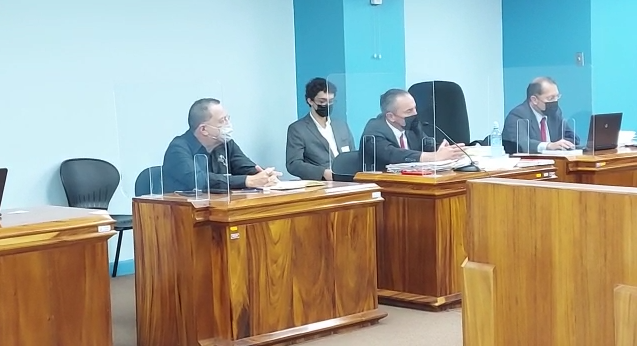 Albino Vargas pide suspender juicio en su contra mientras se resuelve acción contra delito de instigación pública