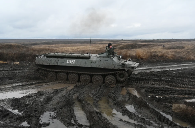 Rusia volvió a minimizar los movimientos militares en la frontera con Ucrania y apuntó contra la UE y EEUU