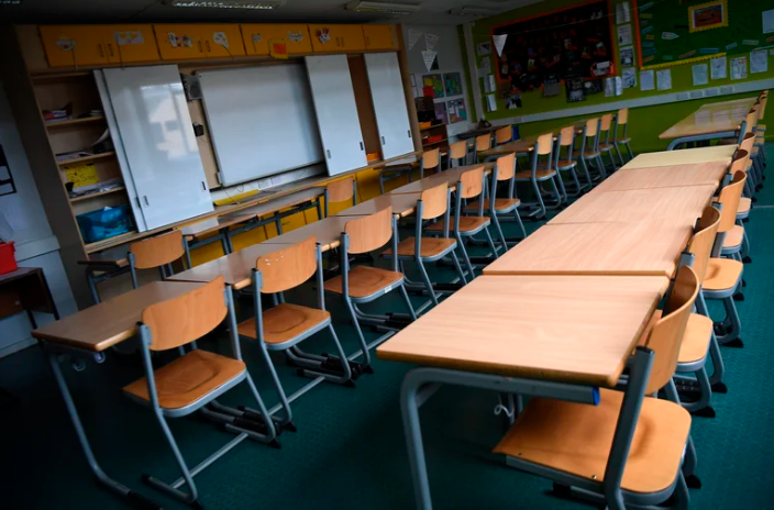 Ómicron condiciona la vuelta a clases en Europa: testeos obligatorios en las escuelas y mascarillas en las aulas