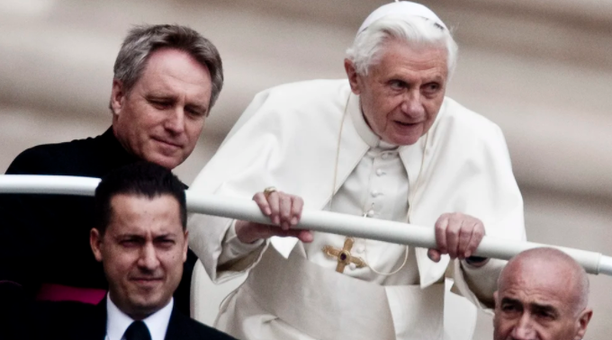 Presentaron un informe sobre abusos a menores en la Iglesia de Alemania que involucra al papa emérito Benedicto XVI