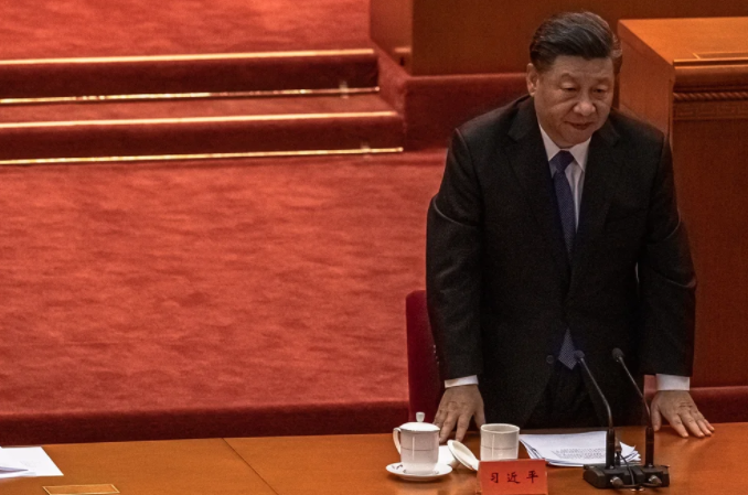 El declive económico de China golpea a Xi Jinping y abre grietas dentro del Partido Comunista