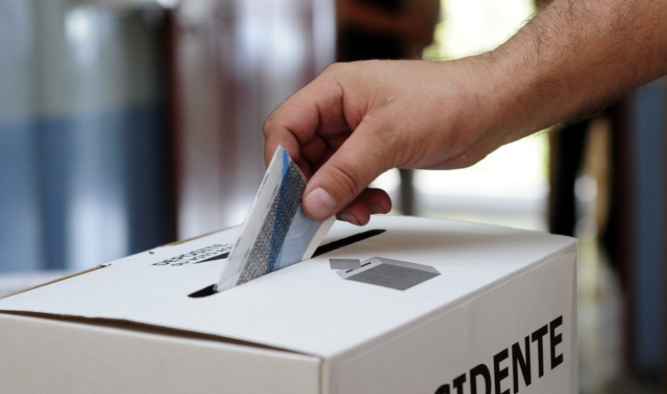 Ciudadanía posterga decisión de por quién votar: indecisión es mayor que en últimos procesos electorales