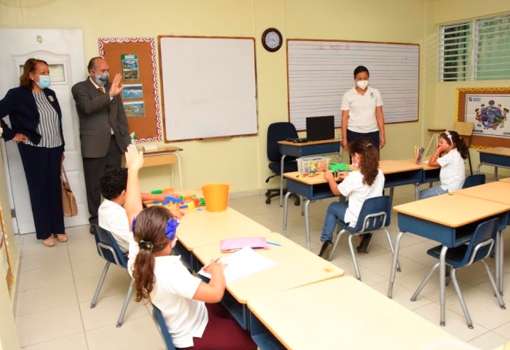 Centros educativos privados celebran regreso presencial a clases y piden a padres enviar a sus hijos a lecciones