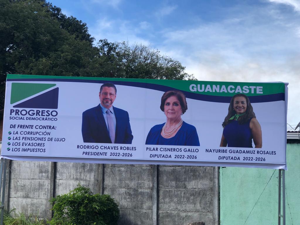 Pilar Cisneros defiende imagen en vallas publicitarias a nivel nacional pese a que su candidatura es por una diputación en San José