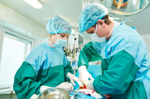 Especialistas del hospital de Heredia realizaron novedosa cirugía que salvó vida de la madre y recién nacido