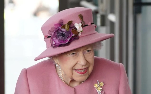 La reina Isabel II dio positivo en la prueba de COVID-19