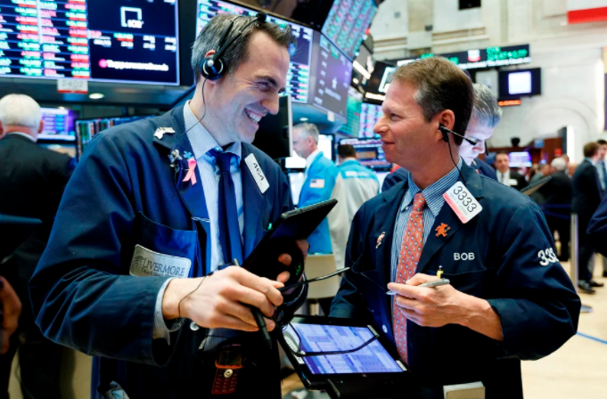 Impulsado por Apple y Microsoft, Wall Street volvió a cerrar con ganancias