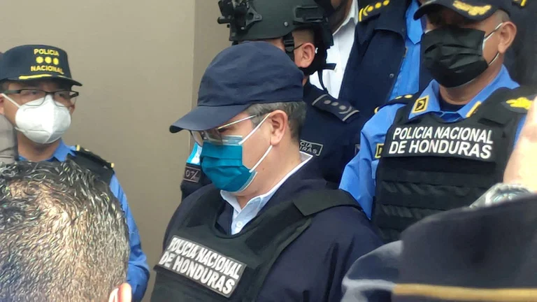 El ex presidente de Honduras, Juan Orlando Hernández, seguirá preso por al menos un mes: EEUU lo acusa de narcotráfico