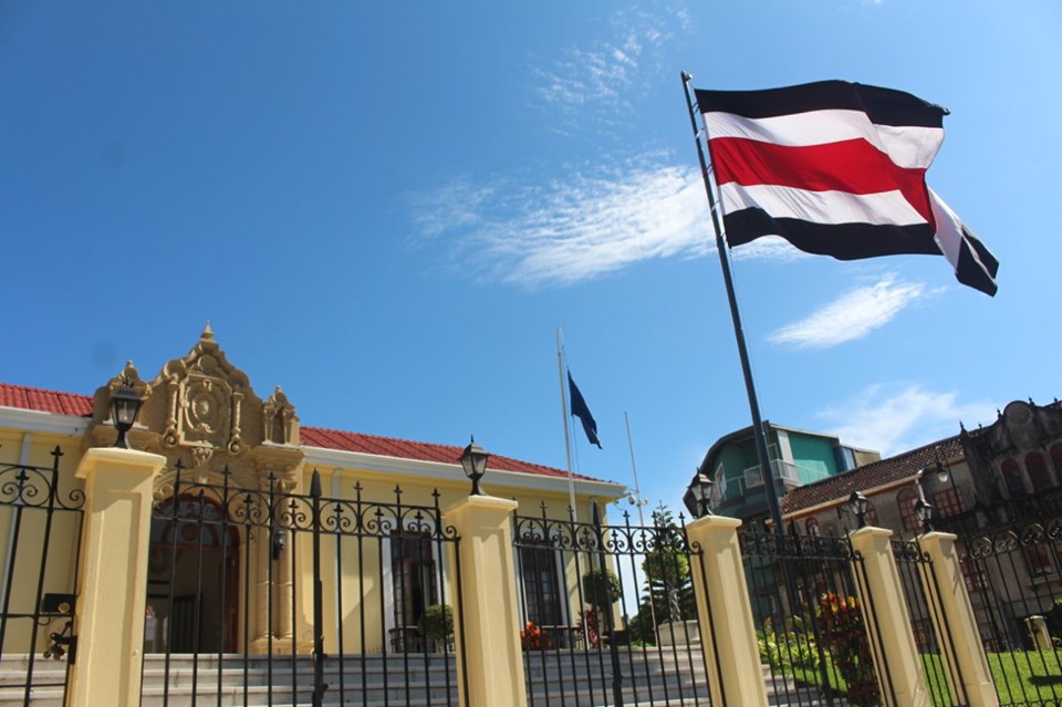 Cancillería pide a ticos en Perú mantenerse en alerta y contactar al consulado costarricense en Lima