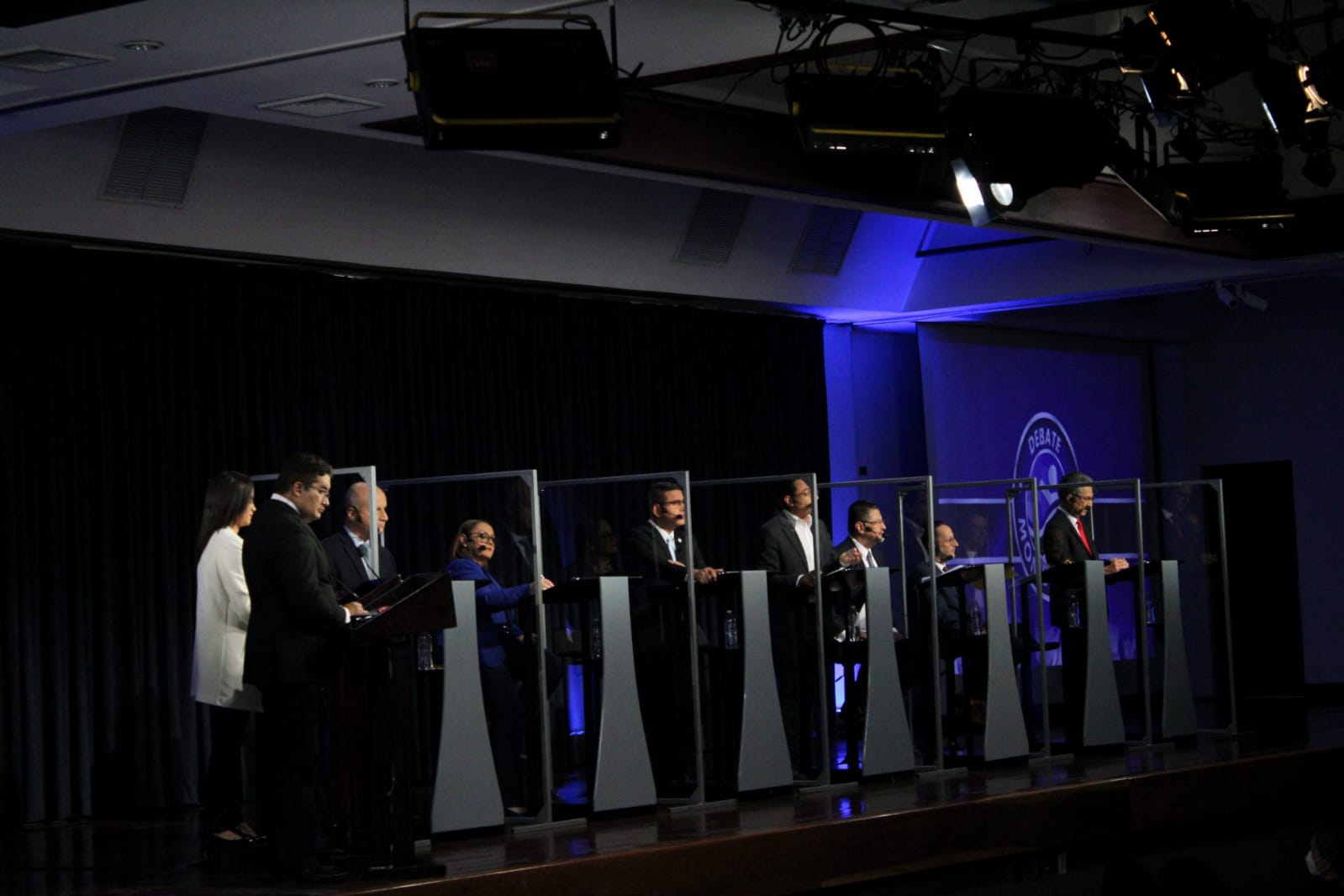 Candidaturas presidenciales suben tono a campaña electoral en debate organizado por Radio Monumental