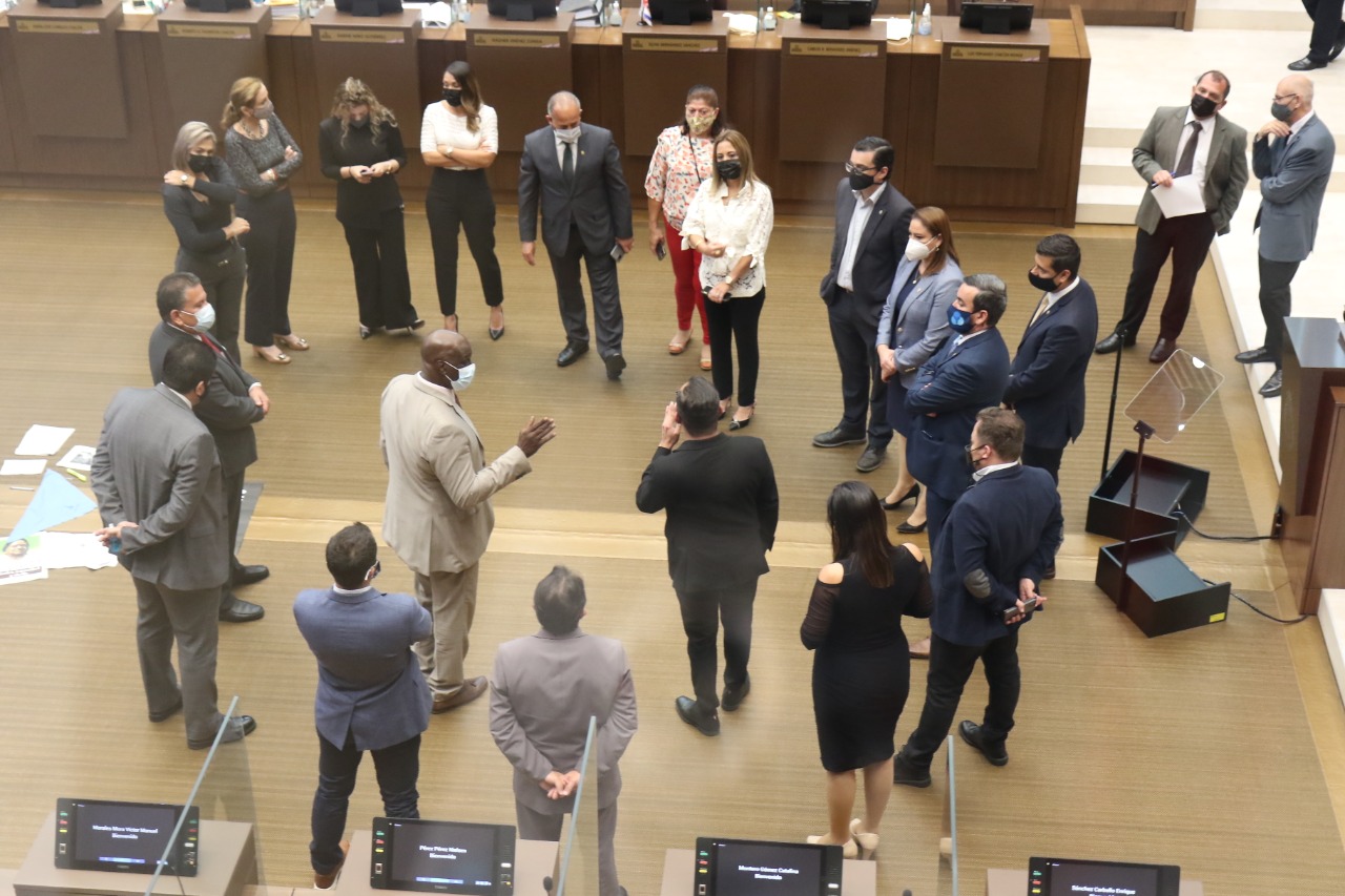 Asamblea Legislativa amplía récord de diputados independientes: un total de 13 legisladores se separaron de su partido