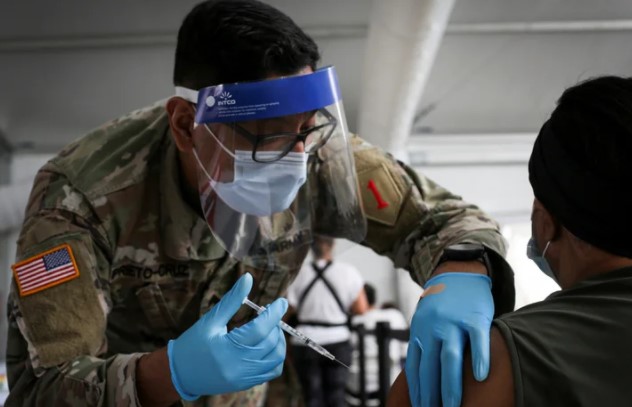 El Ejército de Estados Unidos anunció que dará de baja a los soldados que no estén vacunados contra el COVID