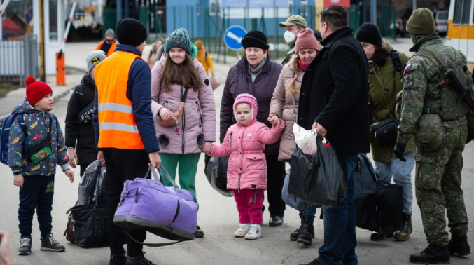 Más de un millón de personas huyeron de Ucrania y se refugiaron en países vecinos por la invasión rusa