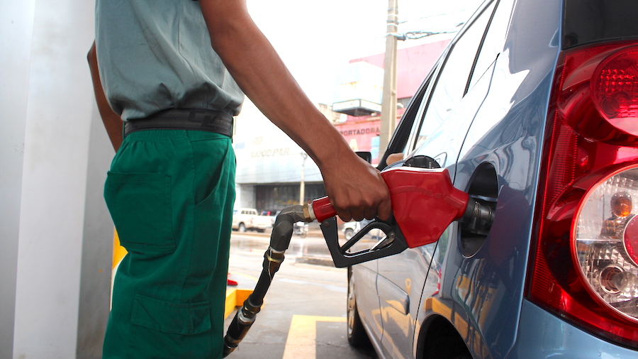Recaudación de Impuesto Único a los Combustibles aumentó 39% en un año y alcanza los ¢112 mil millones