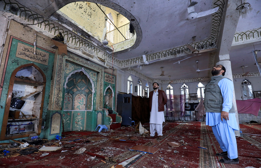 Al menos 56 muertos y casi 200 heridos en un atentado contra una mezquita en Pakistán