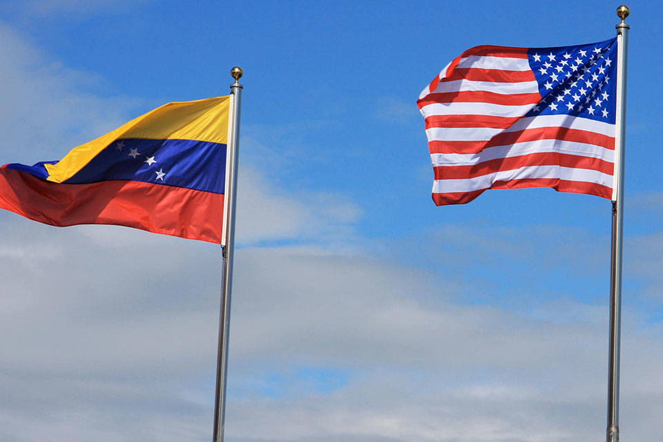 Funcionarios de EEUU viajan a Venezuela, aliado de Rusia, para conversar