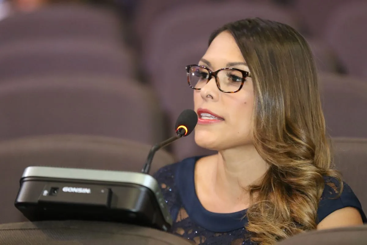 Ivonne Acuña confirma que no dejará su cargo luego de renunciar a beneficios como diputada
