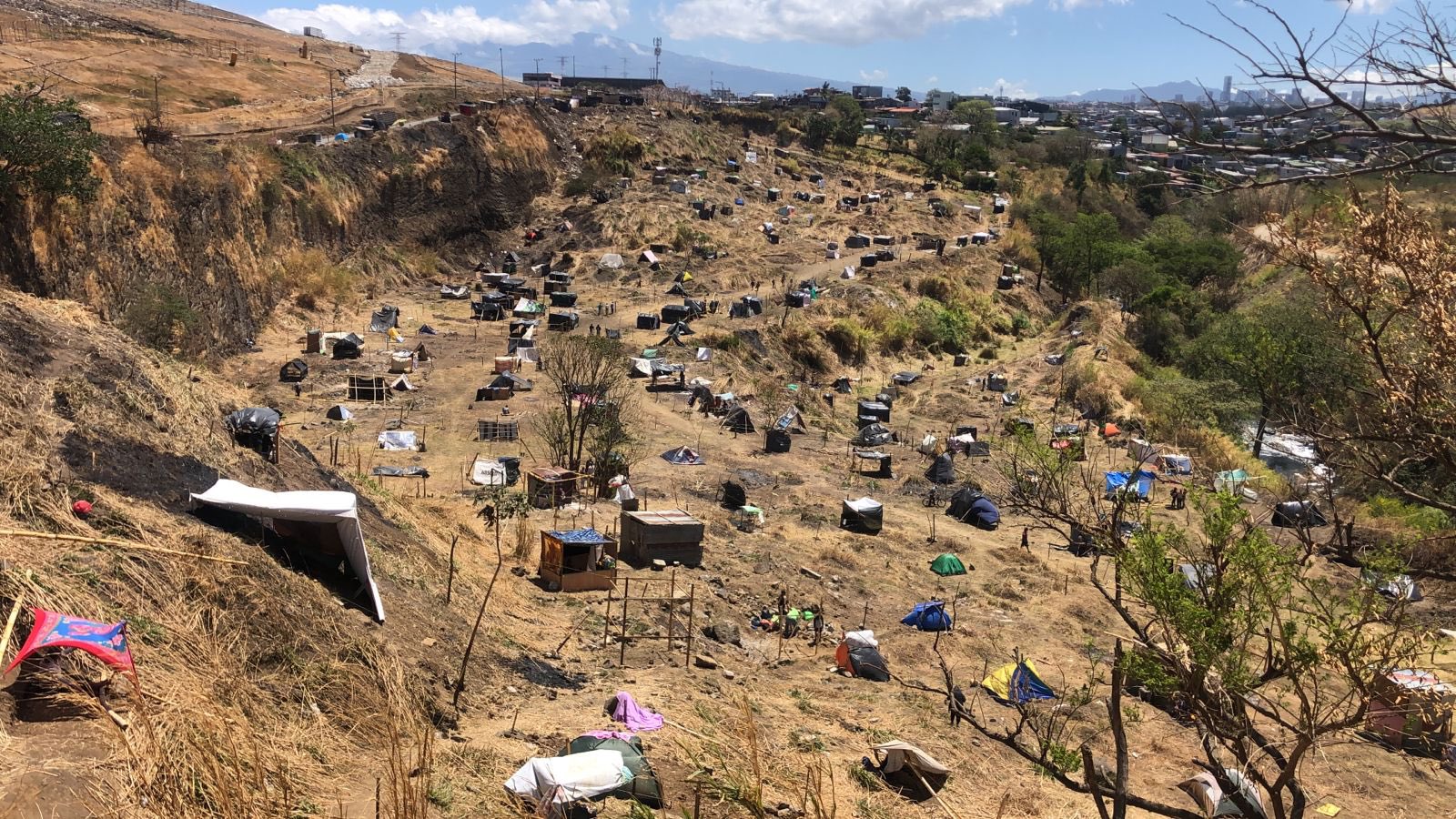 Policía Municipal afirma que 300 familias desalojadas en la Carpio son personas que ‘llegaron hace poco y no querían pagar alquiler’