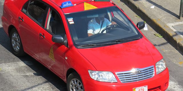 Tarifa inicial de taxis subirá ₡205 a partir de este miércoles tras publicación de ajuste en La Gaceta