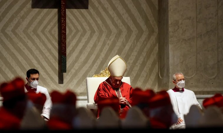El papa Francisco encabezó la celebración de la Pasión de Cristo en el Vaticano