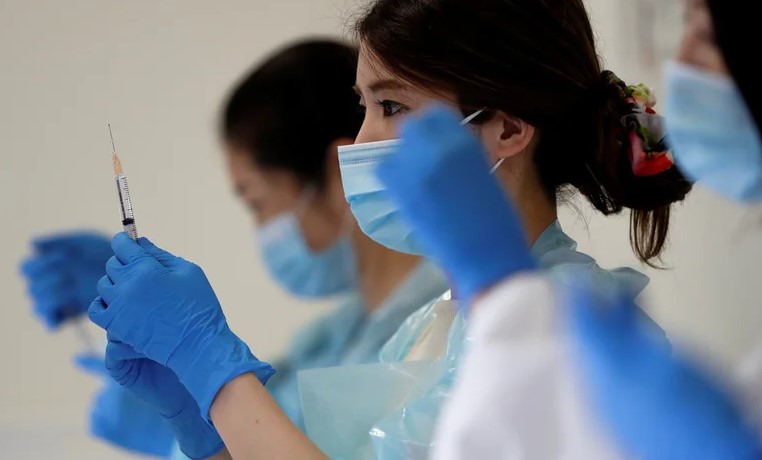 Japón aprobó la cuarta dosis de la vacuna contra el COVID-19 para mayores de 60 años y personas con patologías de riesgo