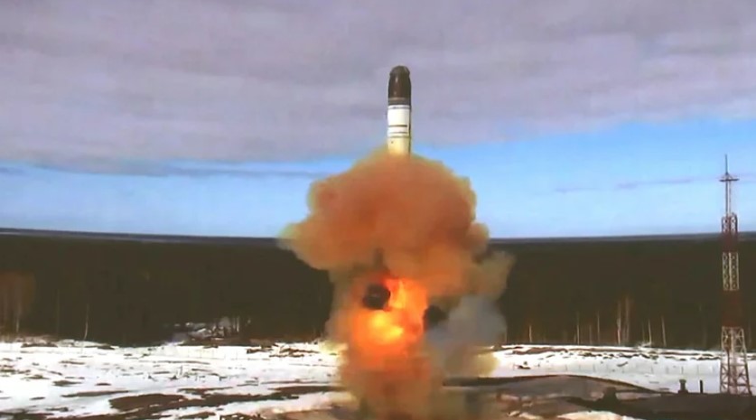 Rusia eleva aún más la tensión mundial: revela que su nuevo misil intercontinental puede llevar armas hipersónicas