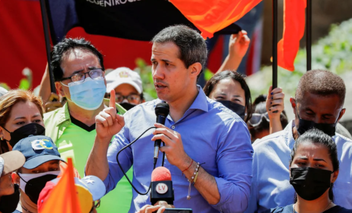 La amenaza del contralor de Venezuela a Juan Guaidó: “Haremos todo lo posible para que esté tras las rejas”