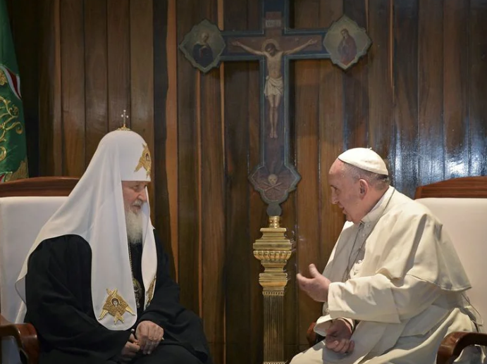 El papa Francisco le escribió una carta al patriarca ortodoxo ruso que apoya la invasión a Ucrania: “Que se ponga fin a la oscuridad de la guerra”