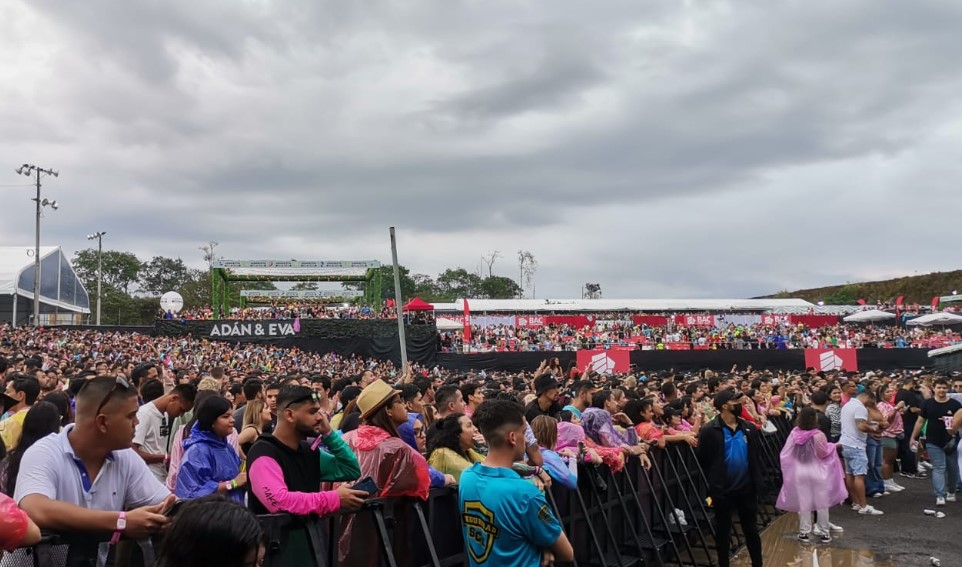 Festival Picnic recibió a más de 30 mil personas en primera fecha que contó con cantantes como Sech y Juanes