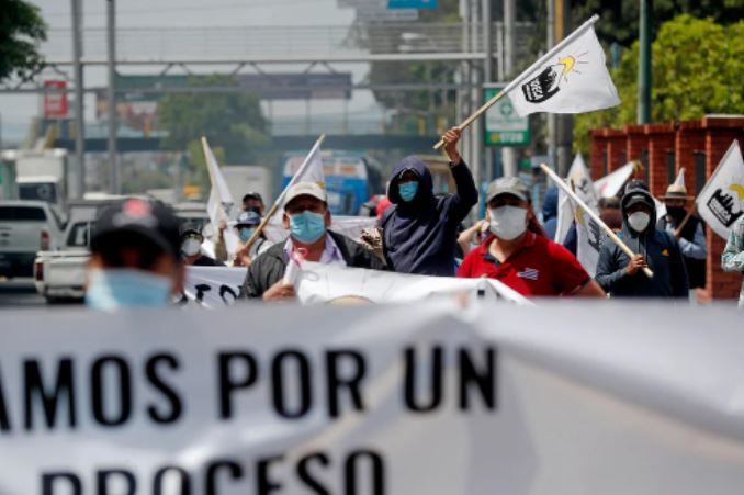 Guatemala: campesinos bloquearon las carreteras por segundo día consecutivo para protestar contra el Gobierno