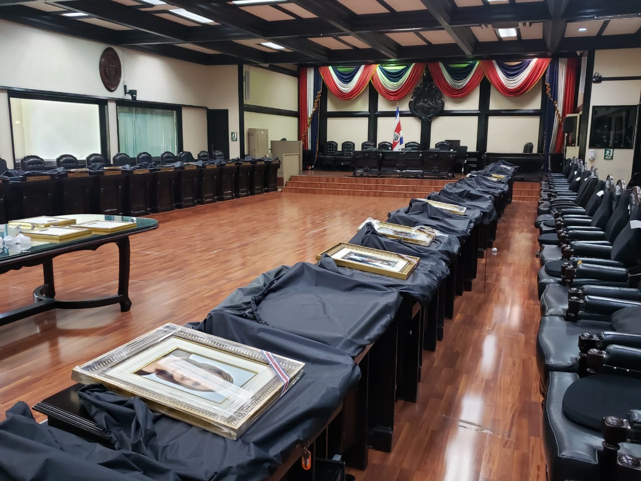 Villalta pide a administración del Congreso no colocar retratos de diputados en antiguo edificio legislativo