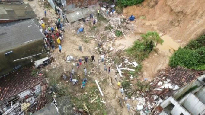 Aumentaron las víctimas por las intensas lluvias en el nordeste de Brasil: 91 muertos y 26 personas desaparecidas