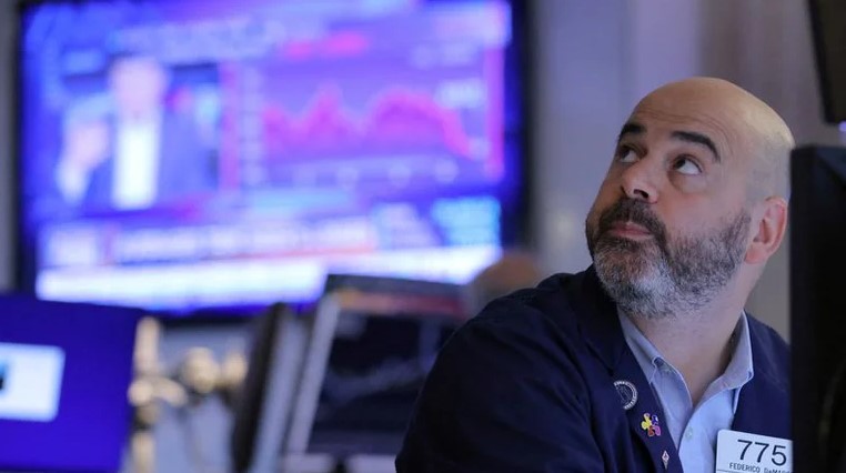 Wall Street volvió a cerrar con ganancias y cortó una racha de siete semanas seguidas en negativo