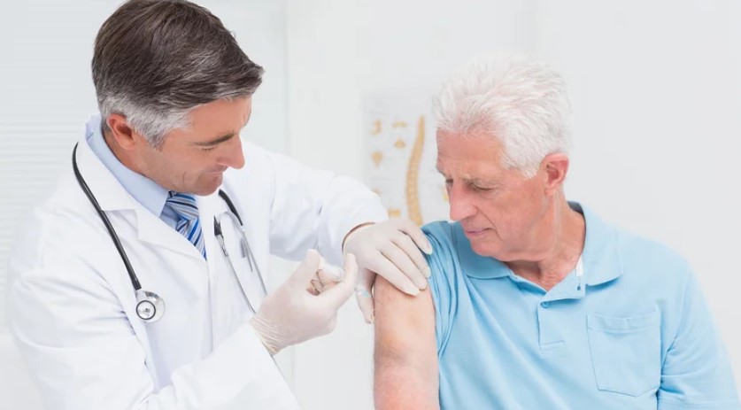 La vacuna antigripal reduce el riesgo de padecer COVID-19 grave casi en un 90%