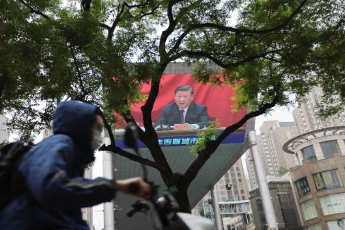 La actividad económica de China se desploma bajo la política extrema de “COVID cero” de Xi Jinping