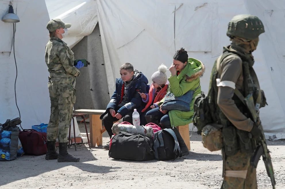Ucrania dijo que recuperó a 320 ciudadanos en intercambios de rehenes con Rusia
