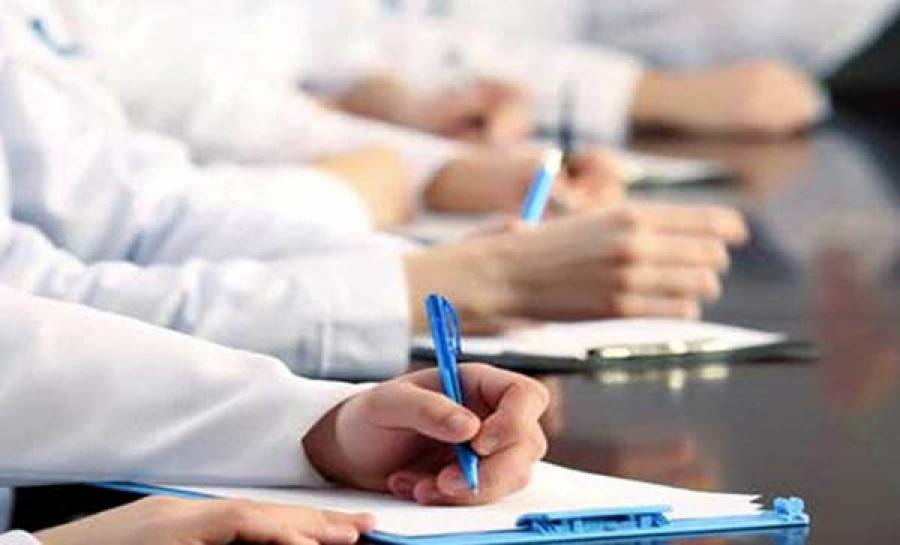 416 estudiantes de medicina se someten a examen en busca de un campo clínico en hospitales de la Caja