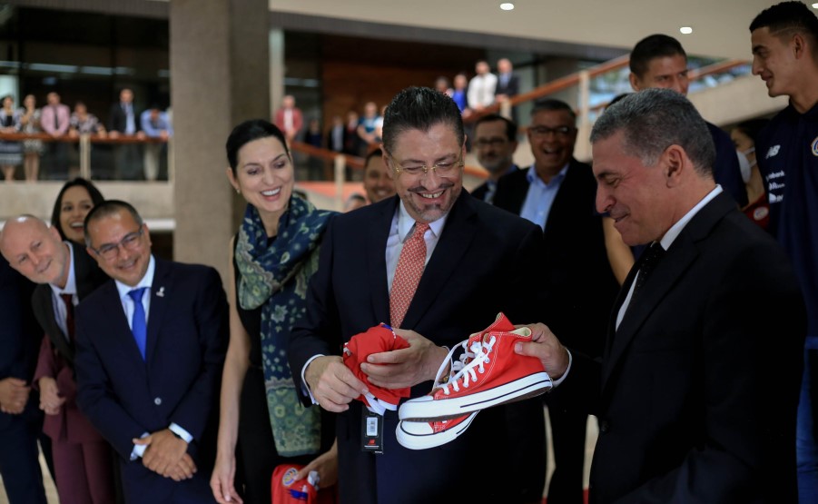 Presidente Rodrigo Chaves declina invitación del gobierno de Catar para acompañar a ‘La Sele’ en el Mundial