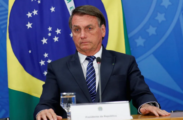 Jair Bolsonaro propuso bajar los impuestos a los combustibles para combatir el alza de precios