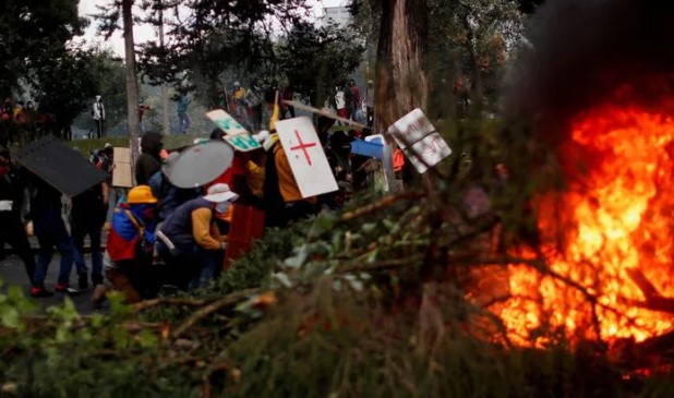 Ecuador suman cinco muertos en las protestas contra Guillermo Lasso y crecen los enfrentamientos en las calles