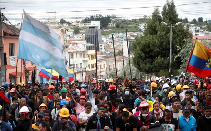 Los líderes indígenas y el gobierno de Ecuador iniciaron diálogos para desactivar las protestas masivas