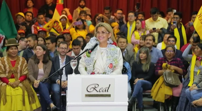 Bolsonaro anunció su intención de ofrecer asilo político a Jeanine Áñez