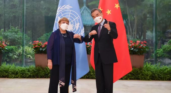 Human Rights Watch calificó de “desastrosa” la visita de Michelle Bachelet a China: “Adoptó la retórica de Beijing”