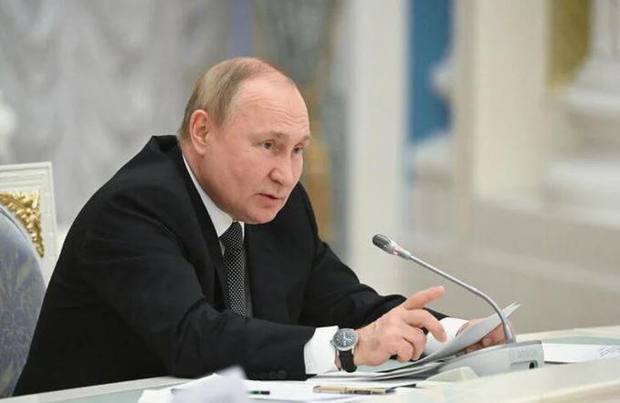 Un informe de inteligencia afirma que Vladimir Putin fue tratado de un cáncer avanzado en abril