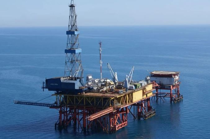 Ucrania bombardeó tres plataformas petroleras rusas de uso militar en el mar Negro