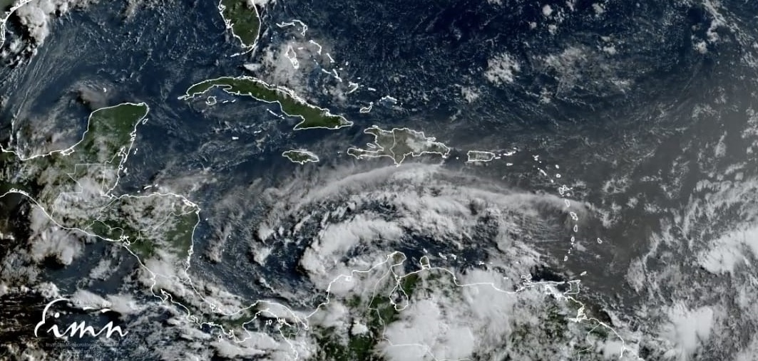 CNE evacúa a 930 personas en territorios fronterizos: IMN no descarta que onda tropical se convierta en huracán antes de llegar al país